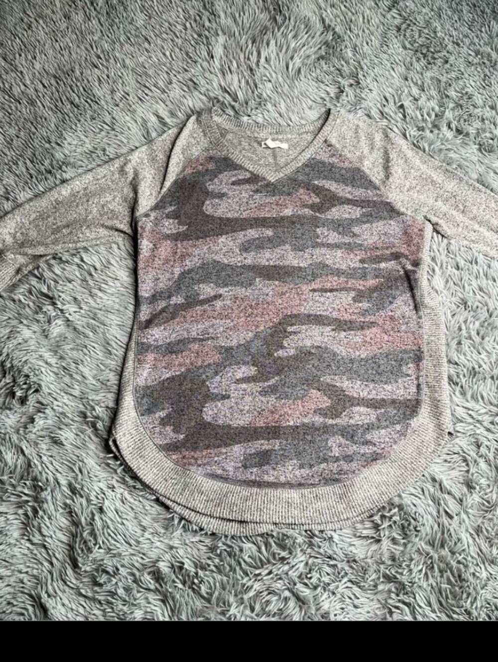 Maurices Camoflauge V-Neck Soft Pullover Heather Gray & Pink Raglan Style
